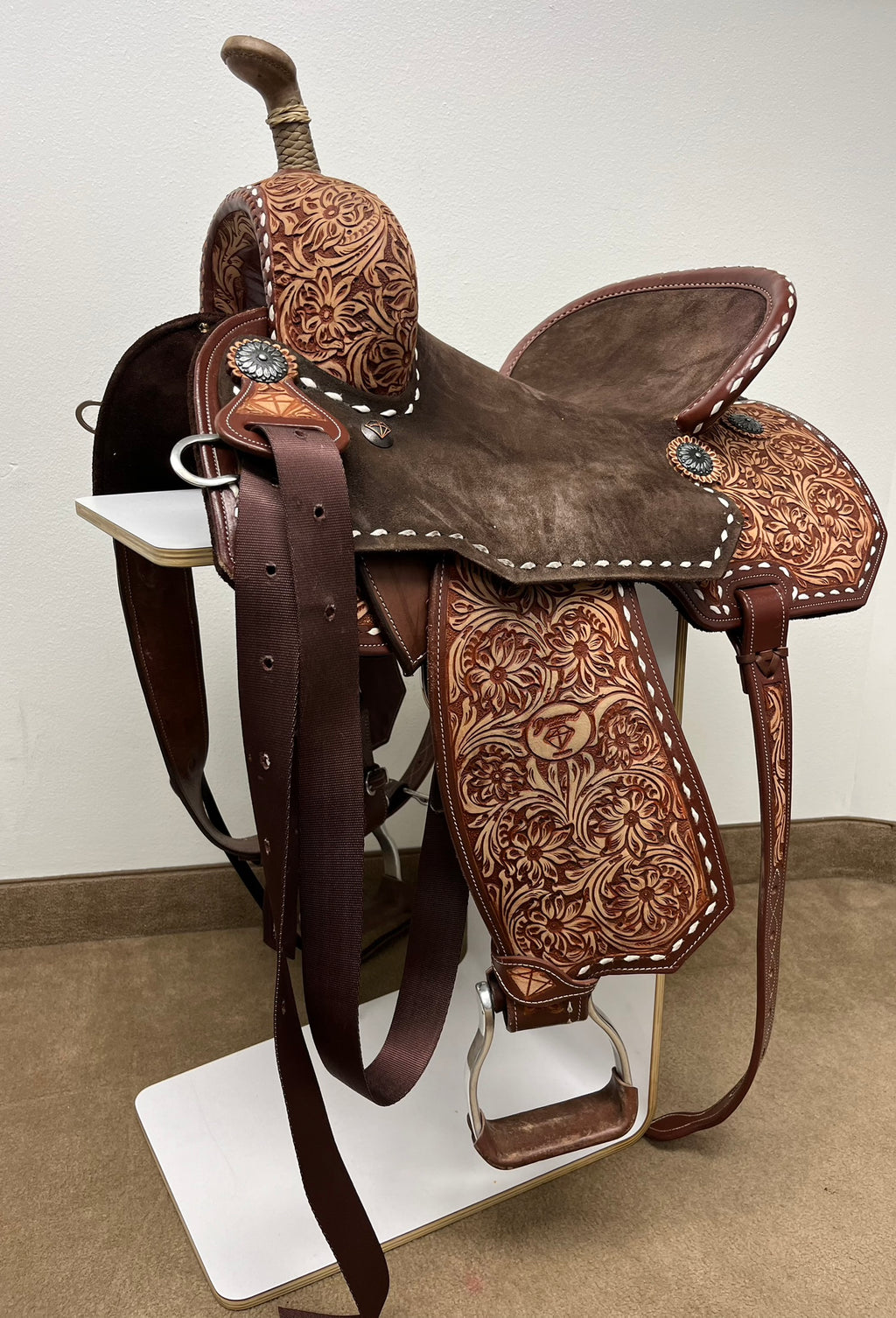 15.5 inch Hybrid Diamond ProLite Saddle – Diamond Classic Tack & Saddlery